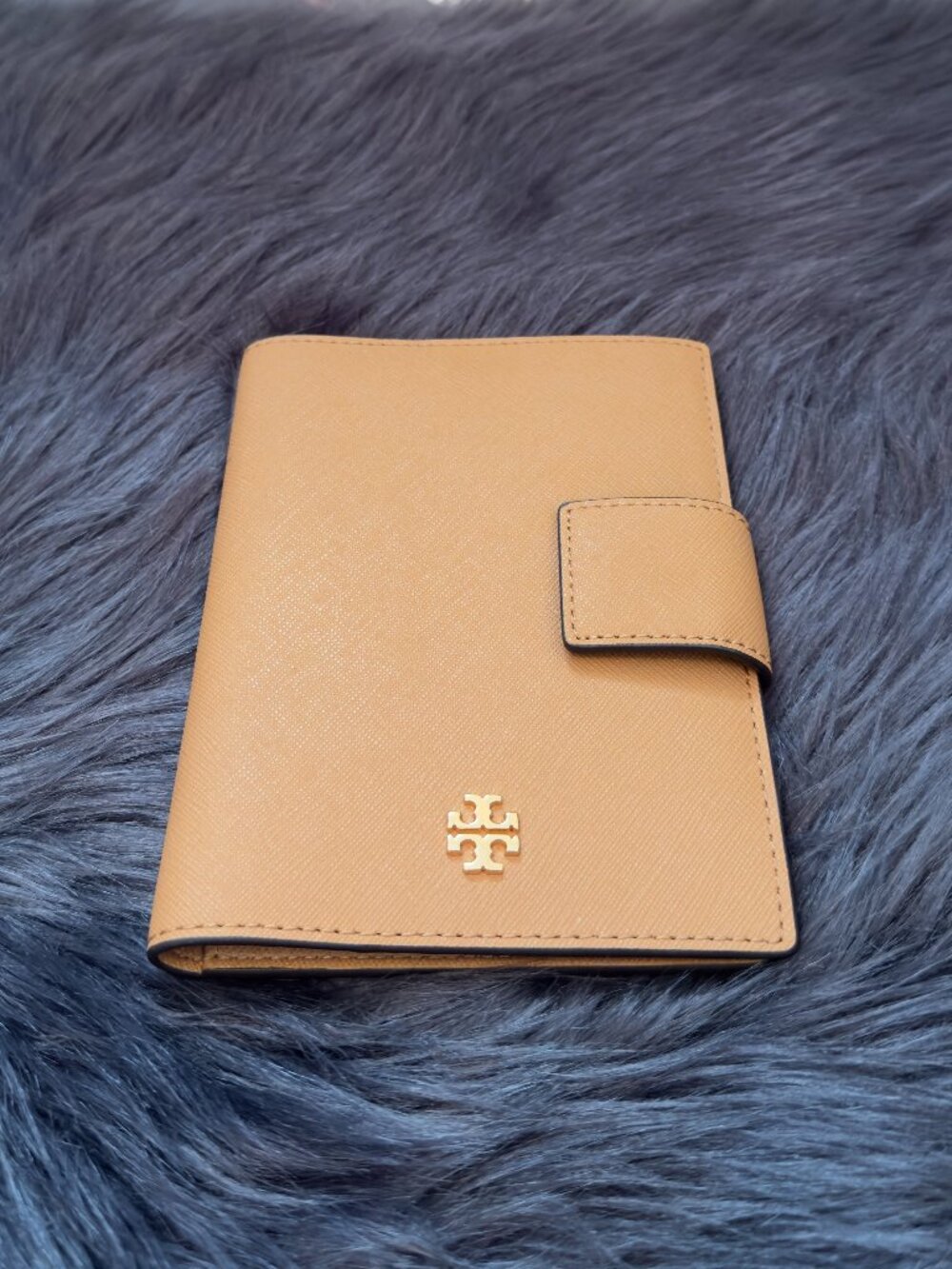 Tory Burch Emerson Snap Leather Passport Holder Tan NWT